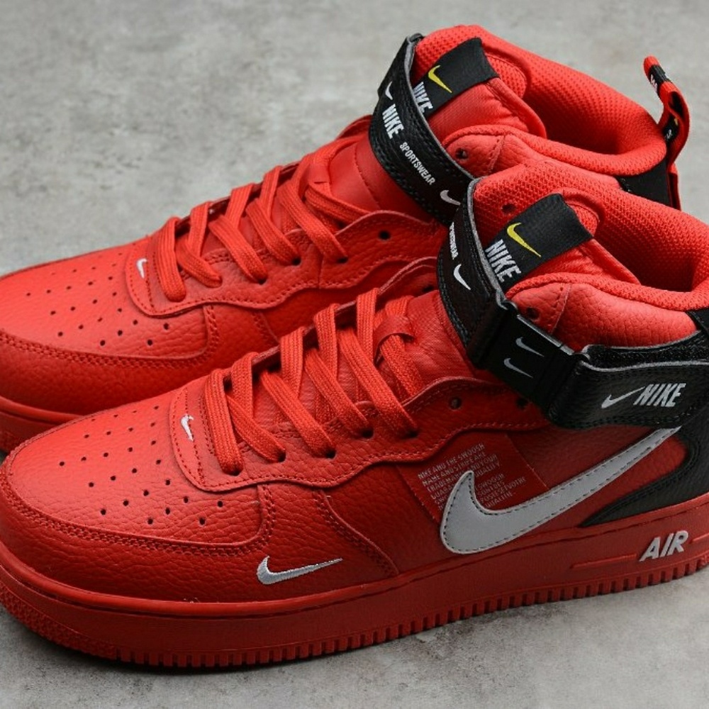 Brand new never worn
Air Force 1 Mid '07 LV8 'Over